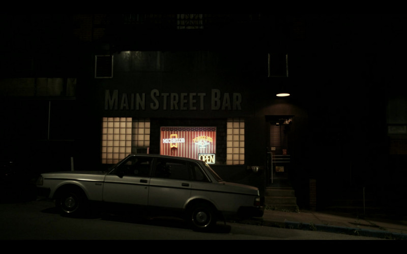 Michelob Beer Signs in American Rust S01E01 The Mill (2021)