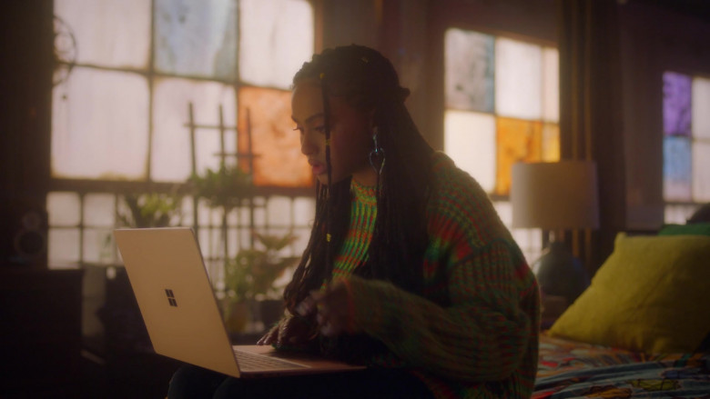 Microsoft Surface Laptop in Grown-ish S04E09 You Beat Me to the Punch (2)