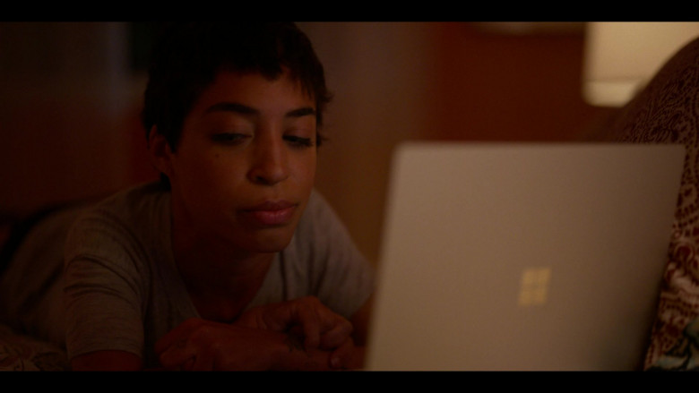 Microsoft Surface Laptop in The L Word Generation Q S02E06 Love Shack (2021)