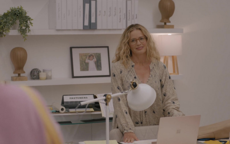 Microsoft Surface Laptop of Elisabeth Shue in On the Verge S01E07 TV Show (1)
