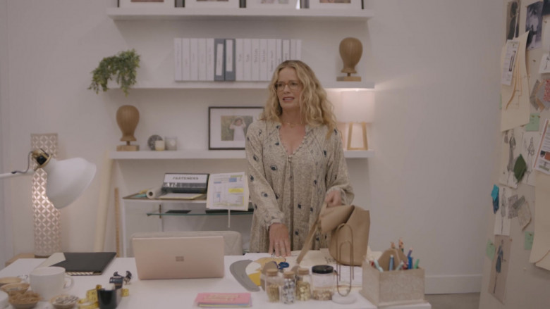 Microsoft Surface Laptop of Elisabeth Shue in On the Verge S01E07 TV Show (2)