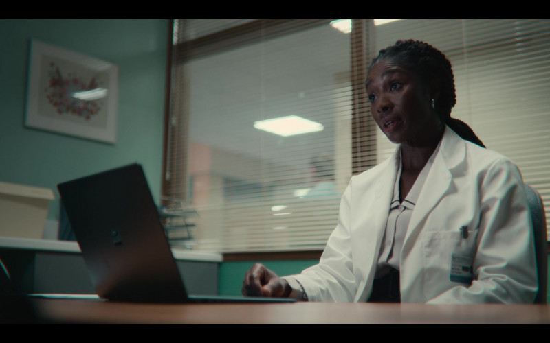 Microsoft Surface Notebook in Sex Education S03E05 (2021)