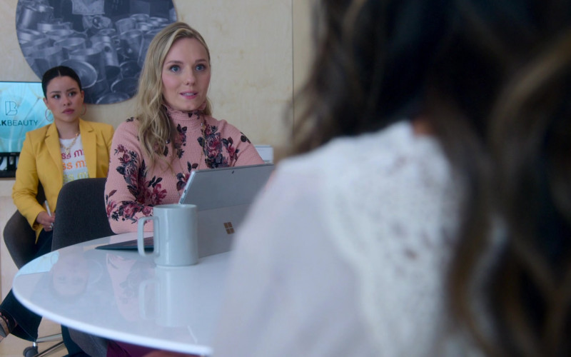 Microsoft Surface Tablet in Good Trouble S03E18 Blindside (2021)