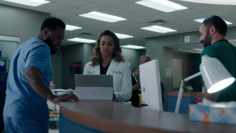 Microsoft Surface Tablet in The Resident S05E02 No Good Deed (2021)