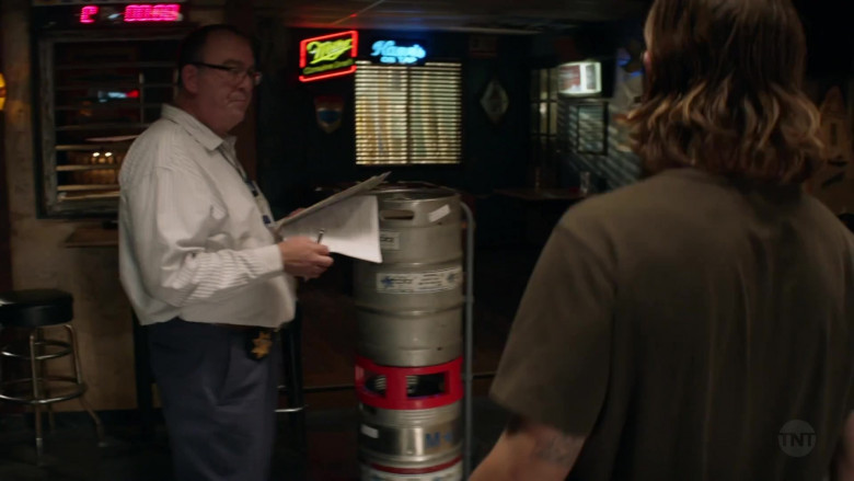 Miller Genuine Draft and Hamm's On Tap Beer Signs in Animal Kingdom S05E10 Relentless (2021)