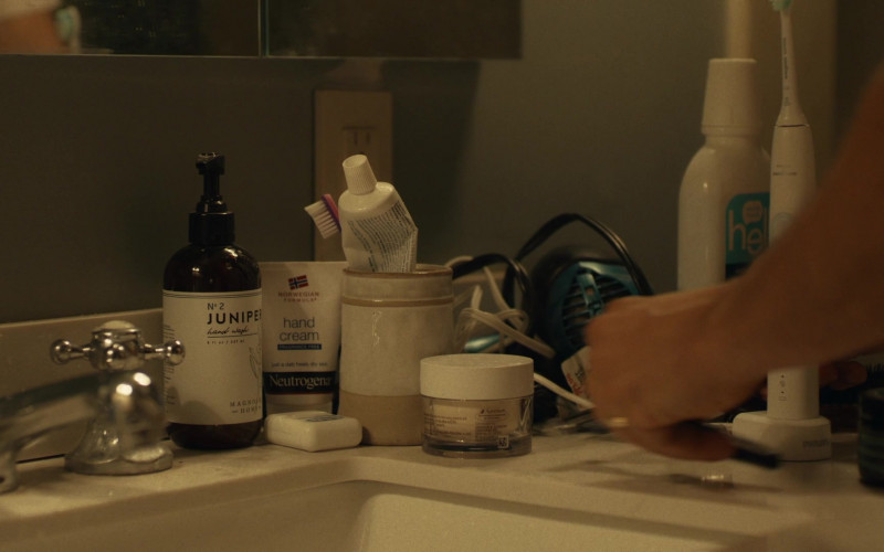 Neutrogena Hand Cream and Philips Electric Toothbrush in Scenes from a Marriage S01E01 Innocence and Panic (2021)