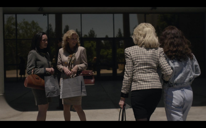 Nordstrom Shopping Bag Held by Actress in American Crime Story S03E02 "The President Kissed Me" (2021)