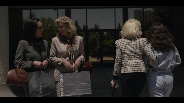 Nordstrom Shopping Bag Held by Actress in American Crime Story S03E02 (2)