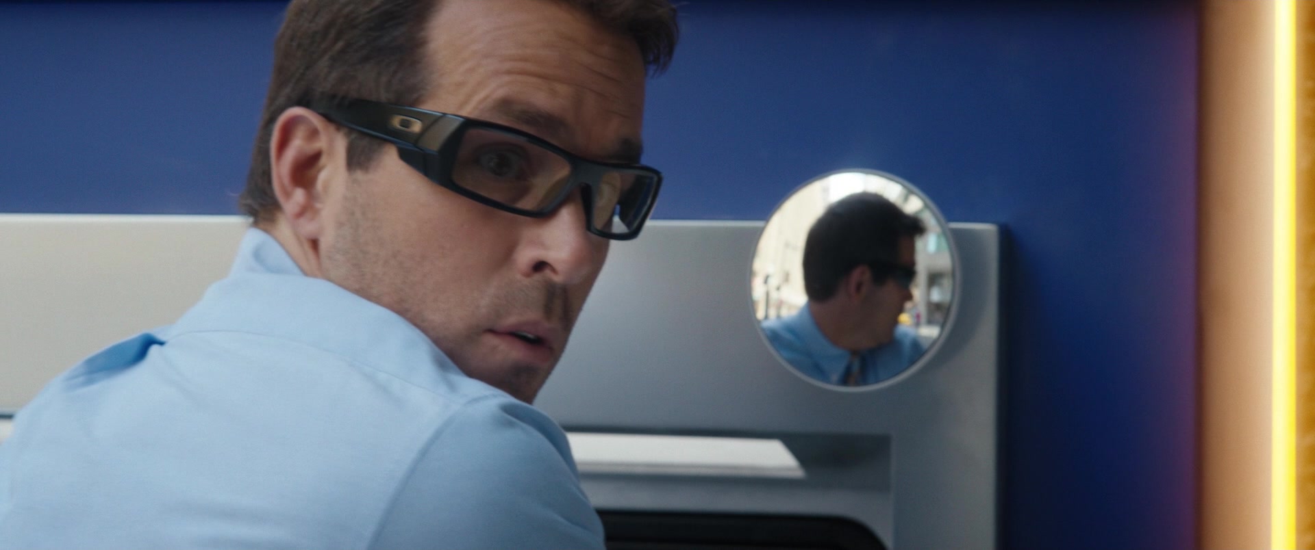 Oakley Gascan Sunglasses Of Ryan Reynolds As Guy In Free Guy (2021)