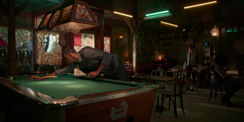 Old Style Beer Pool Table Light in Truth Be Told S02E04 In Another Life (2021)