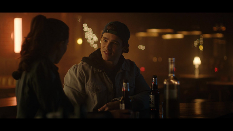 Pabst Blue Ribbon Beer in Titans S03E06 (2)