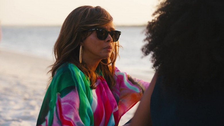 Ray-Ban Women's Sunglasses of Debbi Morgan as Patricia Williams in Our Kind of People S01E01 Reparations (2021)