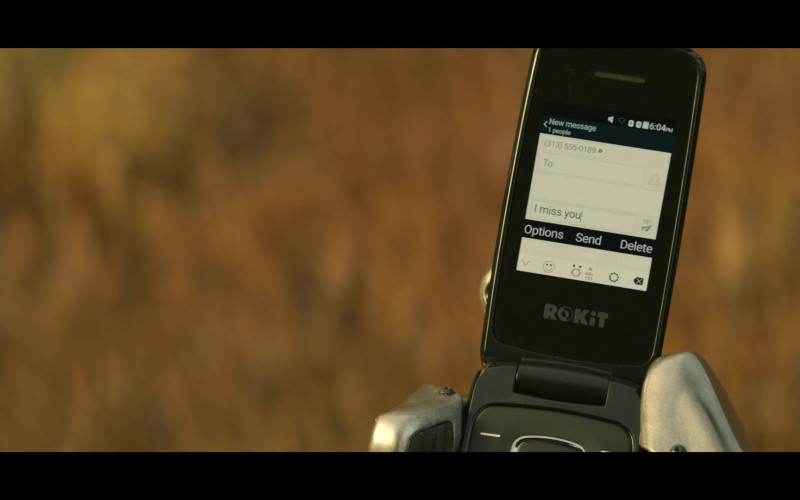 Rokit Mobile Flip Phone in Doom Patrol S03E02 TV Show (1)