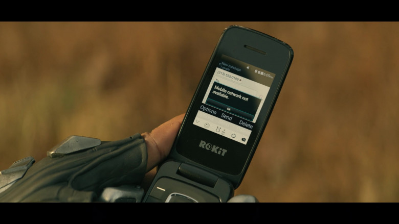 Rokit Mobile Flip Phone in Doom Patrol S03E02 TV Show (2)