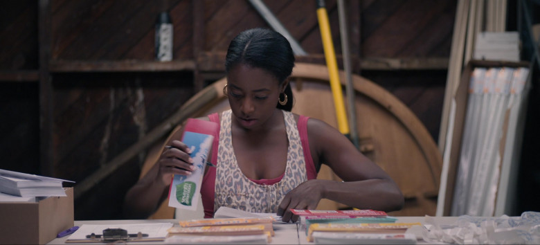 Seventh Generation Coupons Held by Kirby Howell-Baptiste as JoJo Johnson in Queenpins (2021)