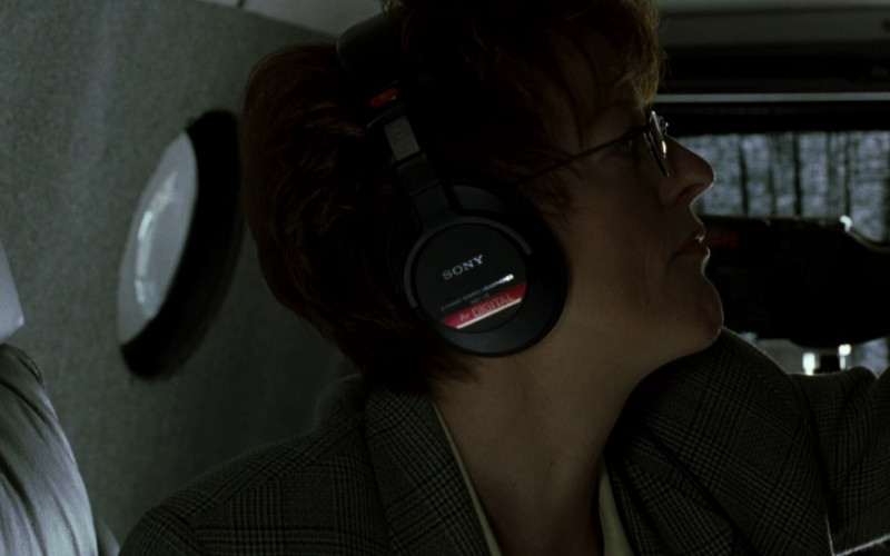 Sony Headphones in U.S. Marshals (1998)