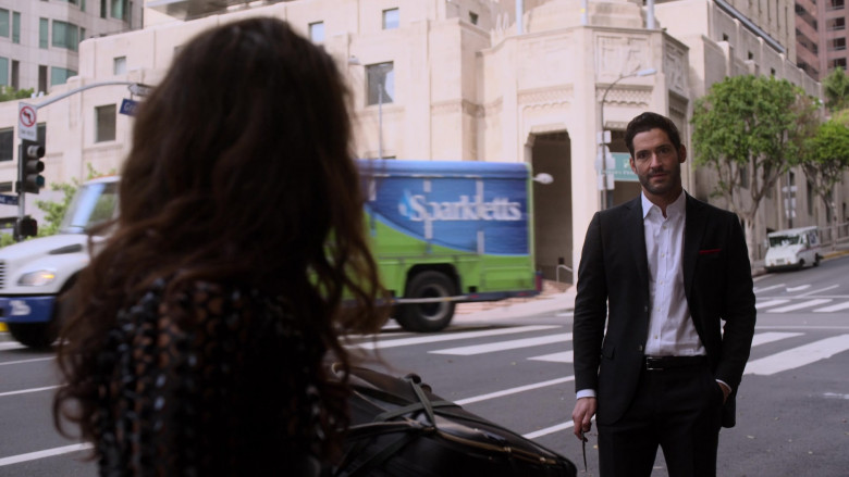 Sparkletts Home Water Delivery Service Truck in Lucifer S06E09 Goodbye, Lucifer (2021)