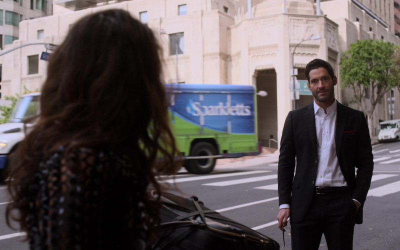 Sparkletts Home Water Delivery Service Truck in Lucifer S06E09 Goodbye, Lucifer (2021)