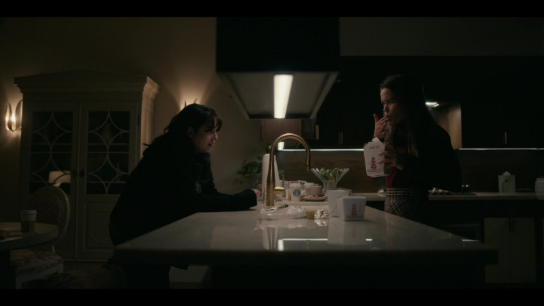 Starbucks Coffee Enjoyed by Beanie Feldstein as Monica Lewinsky in American Crime Story S03E02 TV Show (2)