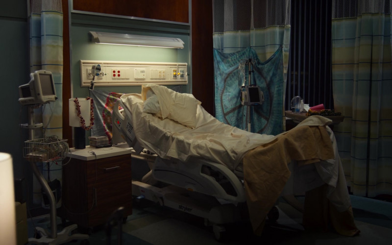 Stryker Hospital Bed Doogie Kameāloha, M.D. S01E01 Aloha – The Hello One (2021)