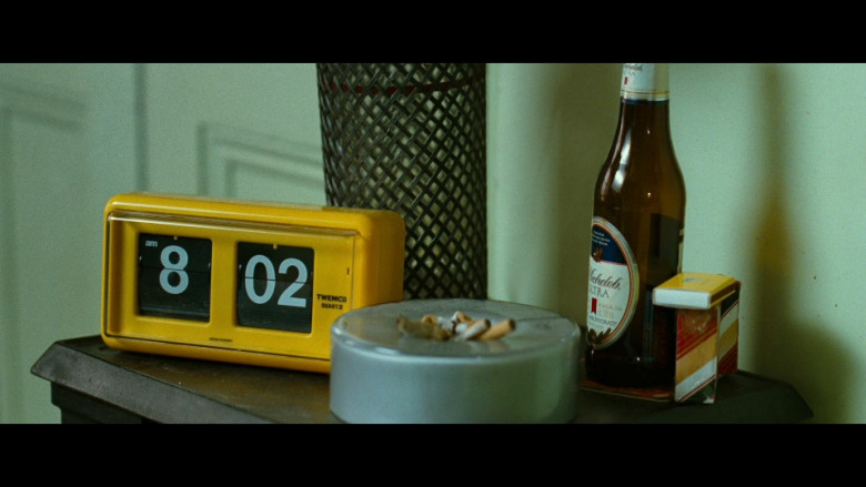 Twemco alarm clock & Michelob beer in Run Fatboy Run (2007)