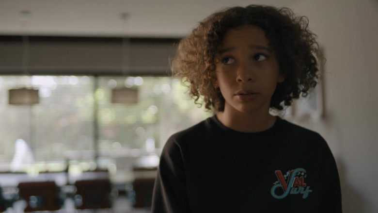 Val Surf Sweatshirt of Jayden Haynes-Starr as Orion in On the Verge S01E09 Fresh (2021)