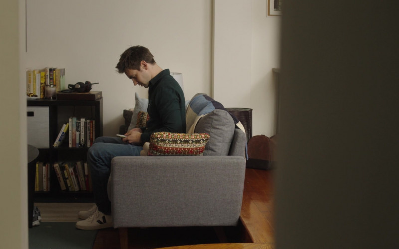 Veja Men’s Sneakers of Drew Tarver as Cary Dubek in The Other Two S02E03 Chase Guest-Edits Vogue (2021)
