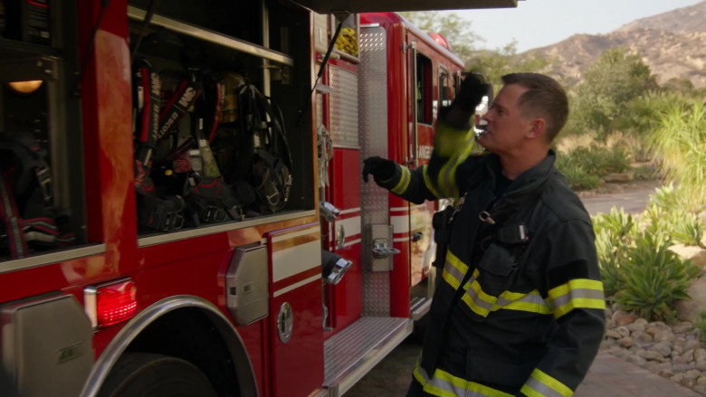 3M Scott Fire & Safety Self Contained Breathing Apparatus in 9-1-1 S05E05 Peer Pressure (1)