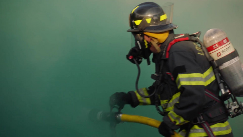 3M Scott Safety Air-Pak SCBA in 9-1-1 S05E04 Home and Away (1)