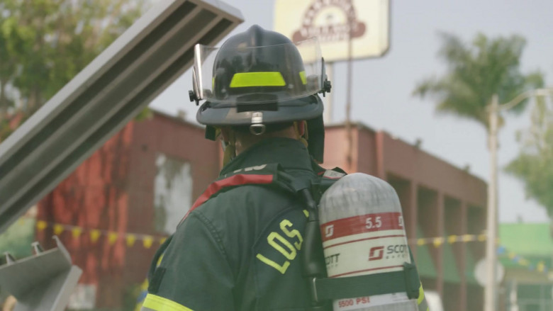 3M Scott Safety Air-Pak SCBA in 9-1-1 S05E04 Home and Away (2)