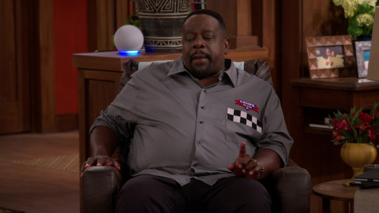 Amazon Echo and Alexa Virtual Assistant Used by Cedric the Entertainer as Calvin Butler in The Neighborhood S04E04 Welcome to the Porch Pirate (2021)