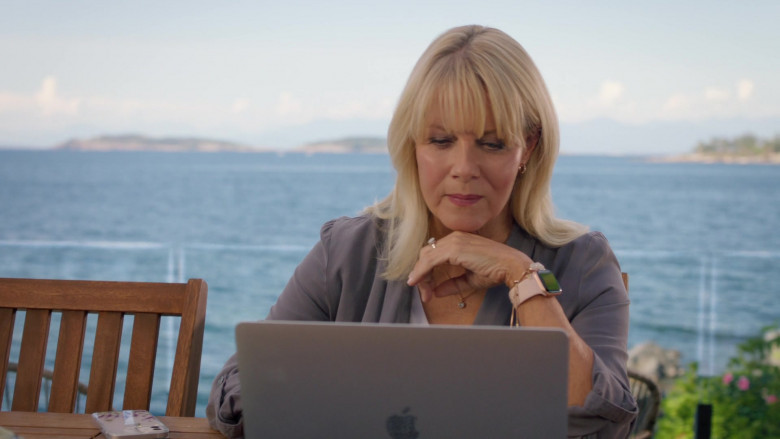 Apple MacBook Air Laptop and Smartwatch of Barbara Niven as Megan O'Brien in Chesapeake Shores S05E10 TV Show