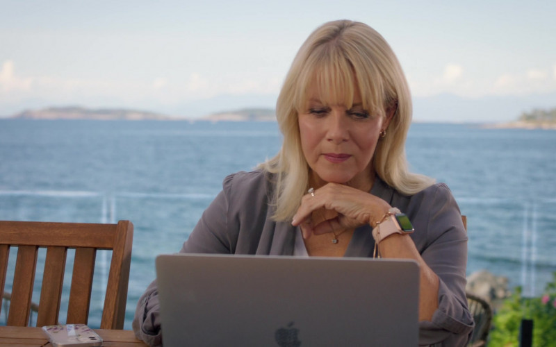 Apple MacBook Air Laptop and Smartwatch of Barbara Niven as Megan O’Brien in Chesapeake Shores S05E10 TV Show