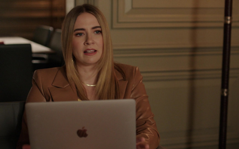 Apple MacBook Laptop in Dynasty S04E22 Filled With Manipulations and Deceptions (2)