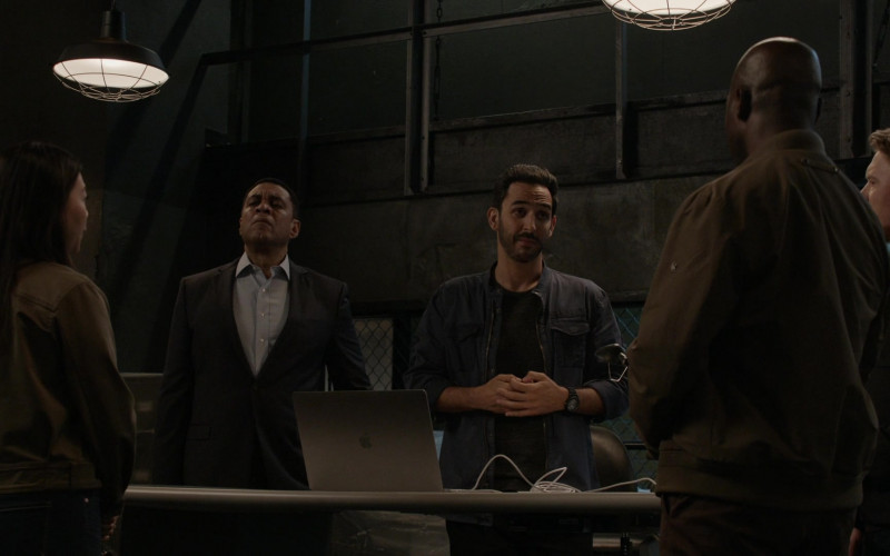 Apple MacBook Laptop in The Blacklist S09E02 The Skinner, Conclusion (1)