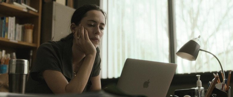 Apple MacBook Laptop of Rebecca Hall as Beth in The Night House Movie 2020 (1)