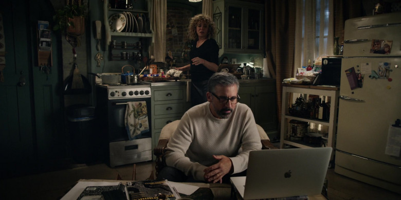 Apple MacBook Laptop of Steve Carell as Mitch Kessler in The Morning Show S02E04 Kill the Fatted Calf (2021)