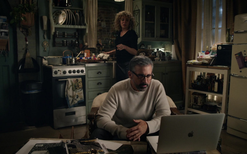 Apple MacBook Laptop of Steve Carell as Mitch Kessler in The Morning Show S02E04 Kill the Fatted Calf (2021)