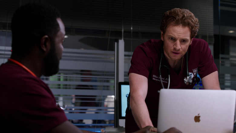 Apple MacBook Laptops in Chicago Med S07E03 Be the Change You Want to See (3)