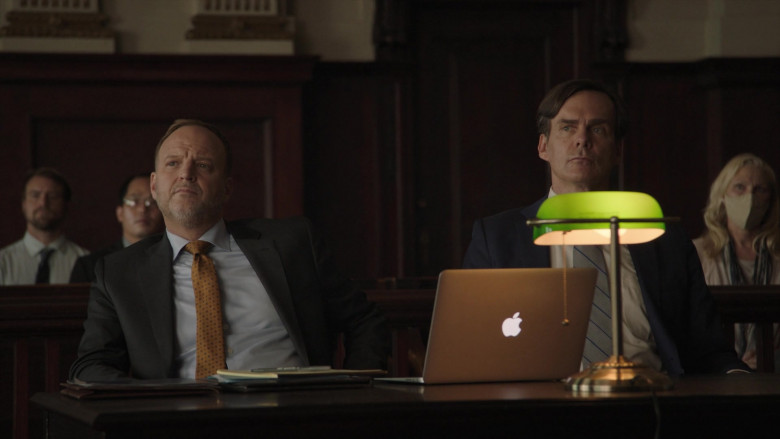 Apple MacBook Laptops in New Amsterdam S04E05 This Be the Verse (3)