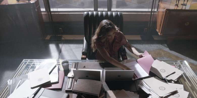 Apple MacBook and Microsoft Surface Laptops in Batwoman S03E01 Mad as a Hatter (2021)