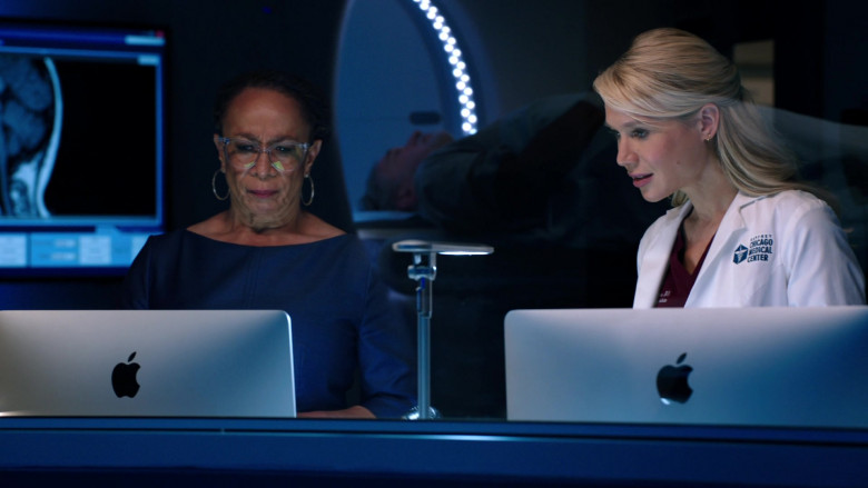Apple iMac Computers in Chicago Med S07E03 Be the Change You Want to See (4)