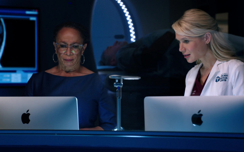 Apple iMac Computers in Chicago Med S07E03 Be the Change You Want to See (4)