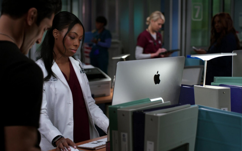 Apple iMac Computers in Chicago Med S07E04 Status Quo, aka the Mess We're In (1)