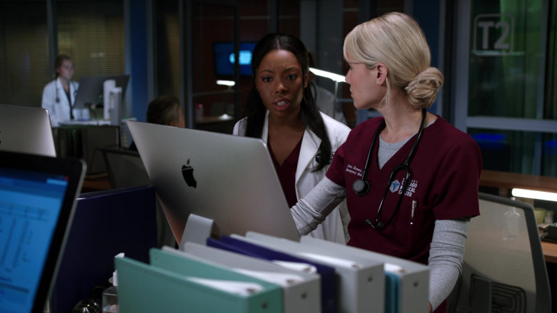 Apple iMac Computers in Chicago Med S07E04 Status Quo, aka the Mess We're In (3)