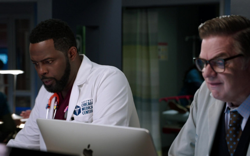 Apple iMac Computers in Chicago Med S07E05 Change Is a Tough Pill to Swallow (1)