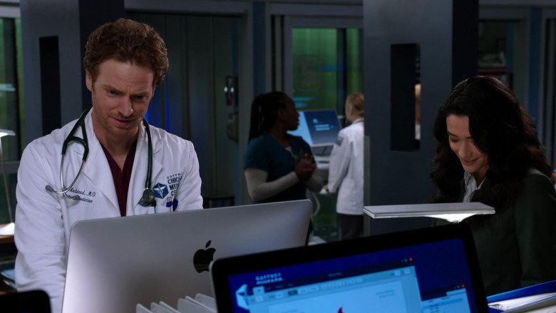 Apple iMac Computers in Chicago Med S07E05 Change Is a Tough Pill to Swallow (2)