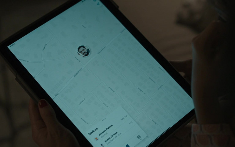 Apple iPad Pro Tablet and iPhone Smartphone (Connected Devices) in Invasion S01E01 Last Day (2021)