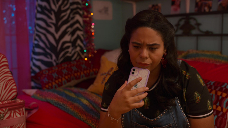 Apple iPhone Smartphone Held by Jessica Marie Garcia as Jasmine in On My Block S04E03 Chapter Thirty-One (2021)