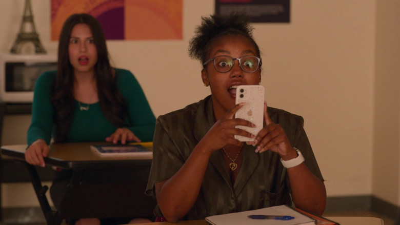 Apple iPhone Smartphone Used by Actress in On My Block S04E09 Chapter Thirty-Seven (2021)